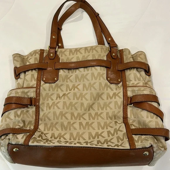 Michael Kors purse - Picture 2 of 5